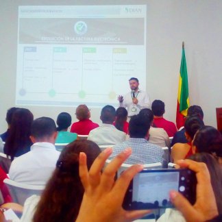 Socializacion de la Dian en Villeta sobre Factura Electrónica
